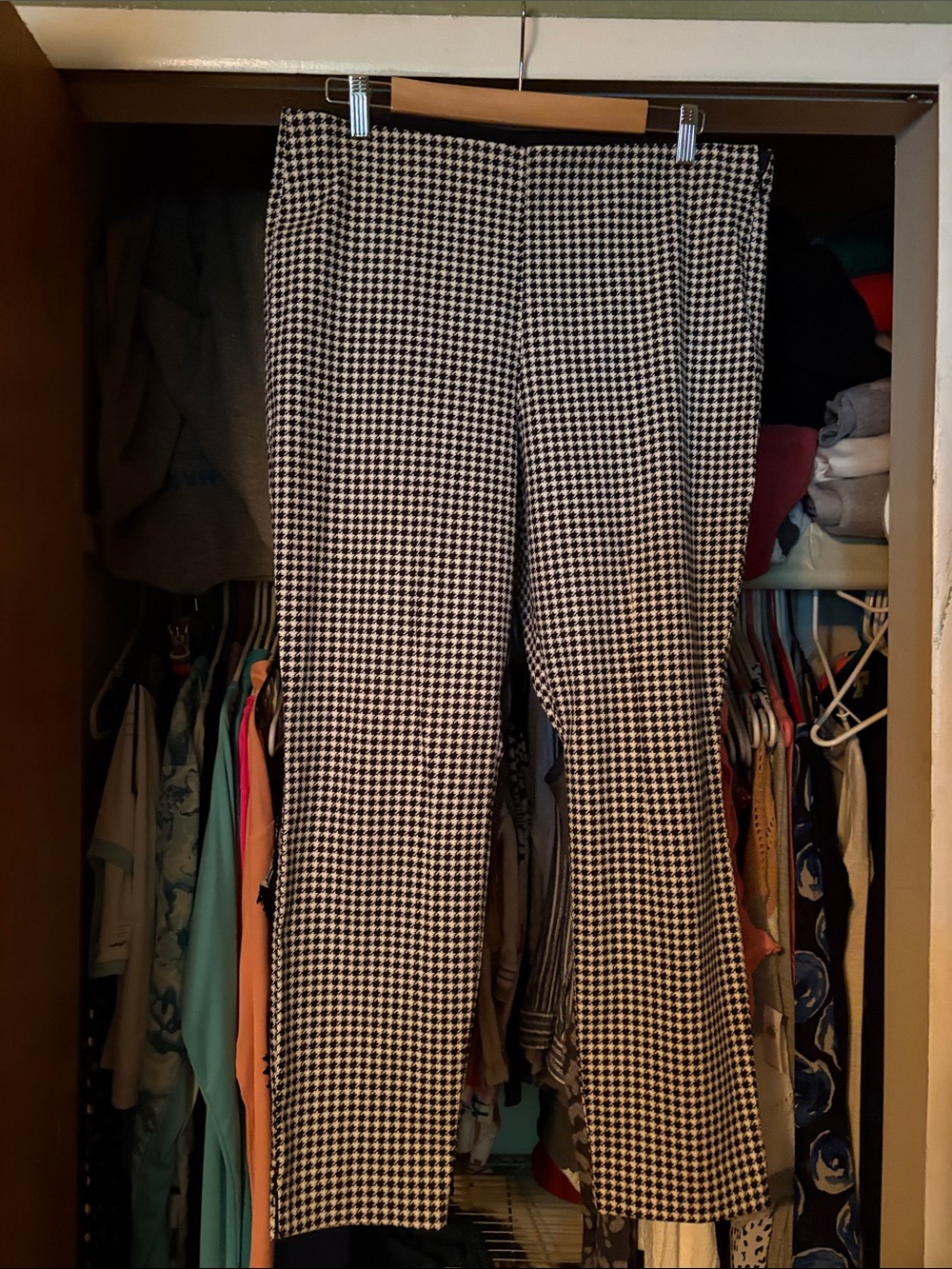 Old Navy Black and White Houndstooth Cropped Pants